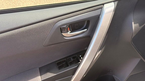 Toyota Auris 11 of 30