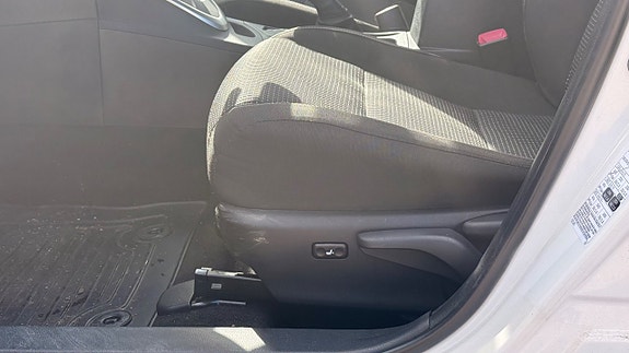 Toyota Auris 10 of 30