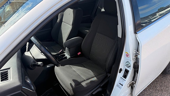 Toyota Auris 9 of 30