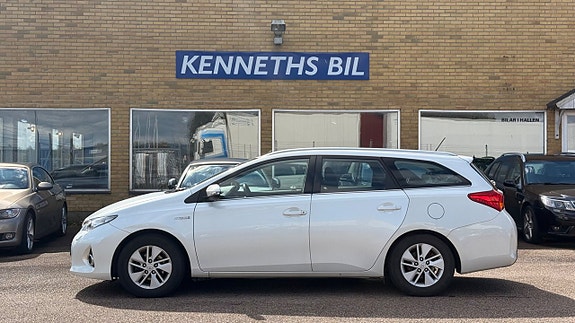 Toyota Auris 7 of 30