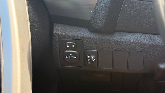 Toyota Auris 12 of 30