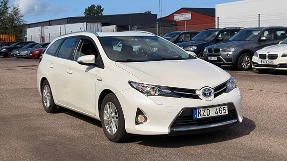 Toyota Auris 3 of 30