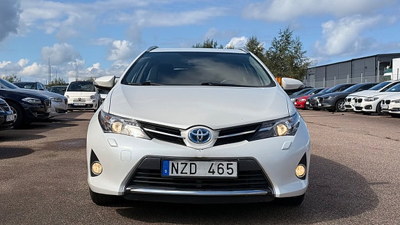 Toyota Auris 2 of 30