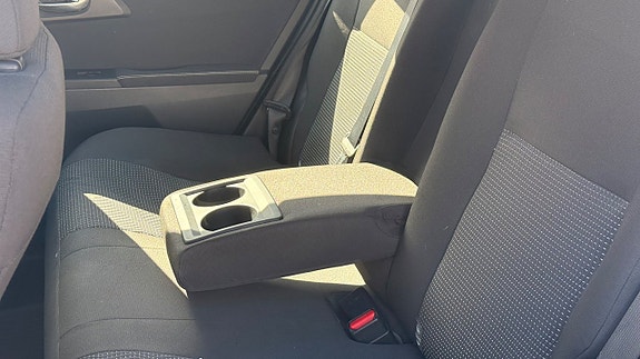 Toyota Auris 30 of 30