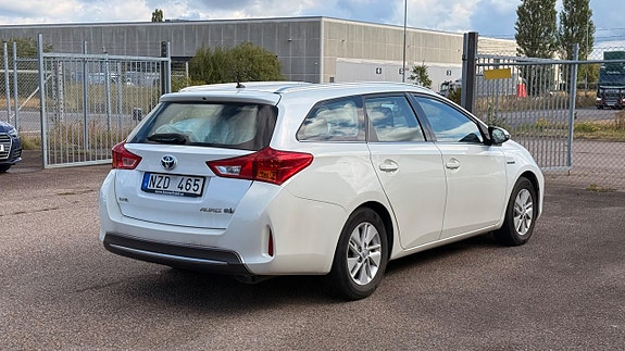 Toyota Auris 4 of 30