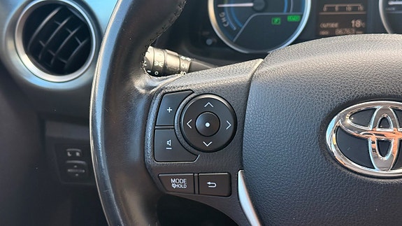 Toyota Auris 15 of 30