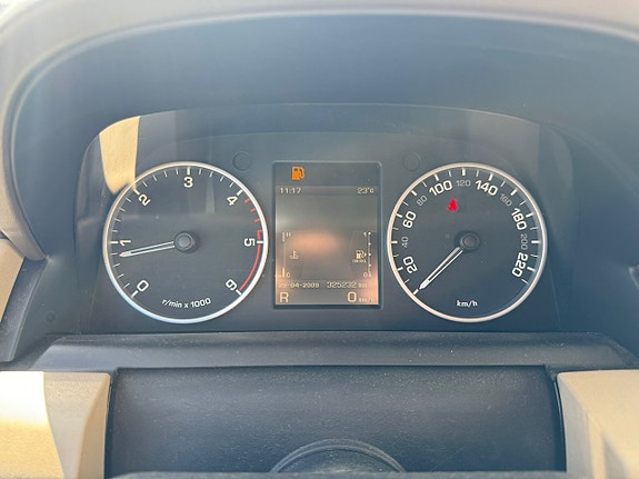 Land Rover Discovery 4 7 of 9