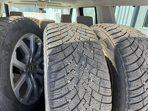 Land Rover Discovery 4 9 of 9