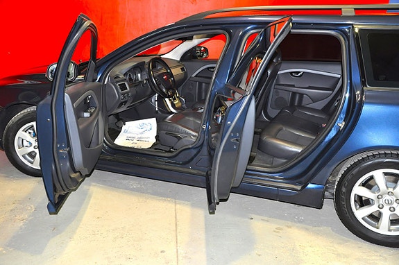 Volvo V70 12 of 27