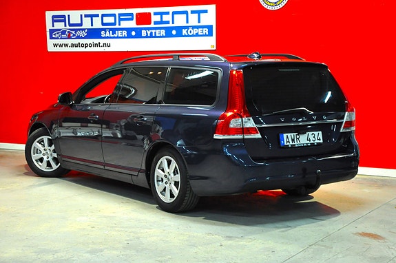 Volvo V70 3 of 5