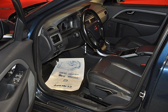 Volvo V70 8 of 27