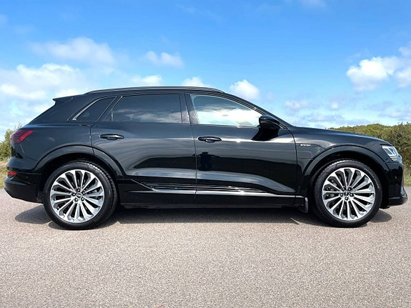 Audi e-tron 7 of 10