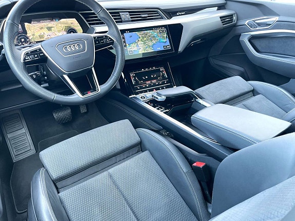Audi e-tron 3 of 10