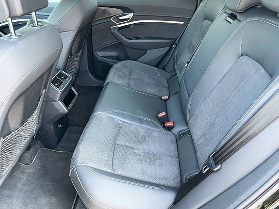Audi e-tron 9 of 10