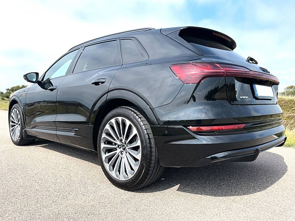 Audi e-tron 10 of 10