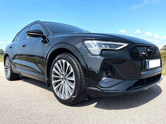 Audi e-tron 4 of 10