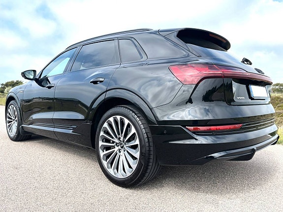 Audi e-tron 2 of 10