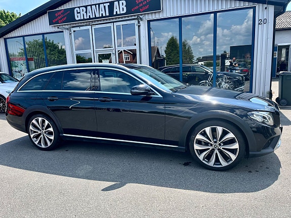 Mercedes-Benz E220 d 2 of 5