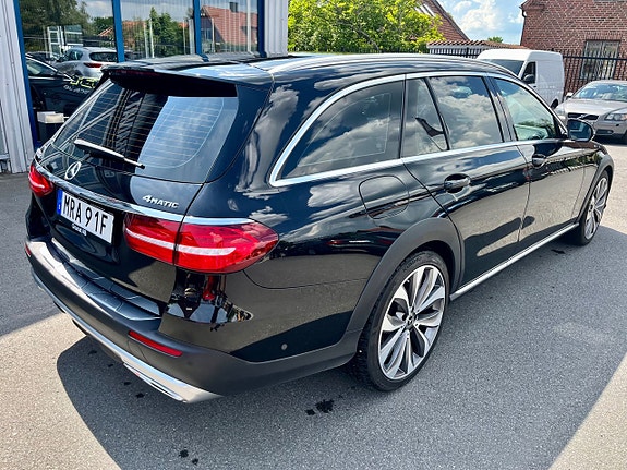 Mercedes-Benz E220 d 4 of 5