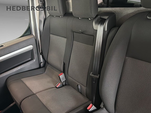 Peugeot e-Expert 8 of 16