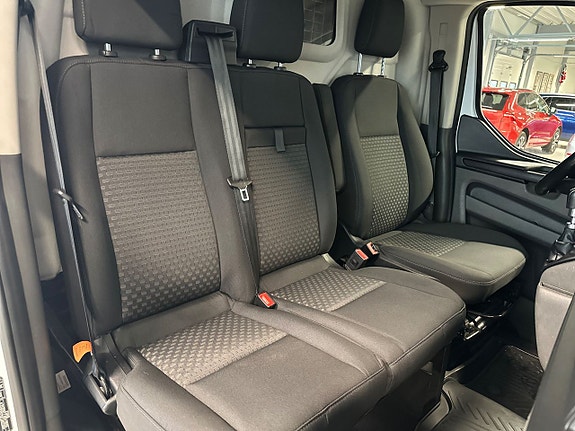Ford Transit Custom 16 of 25