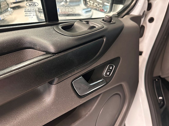 Ford Transit Custom 23 of 25