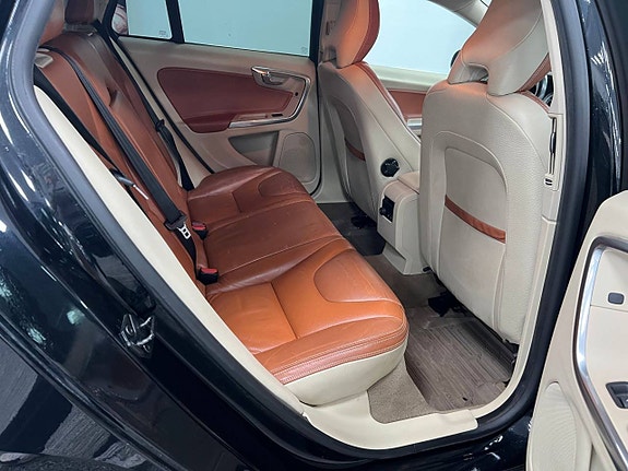 Volvo V60 14 of 21