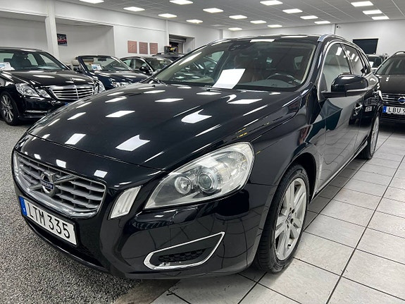 Volvo V60 2 of 21