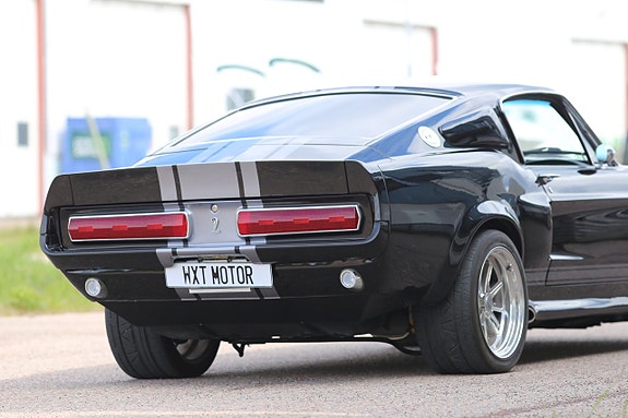 Ford Mustang 9 of 18