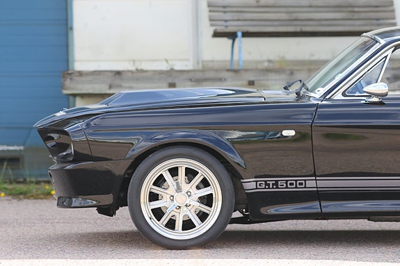 Ford Mustang 3 of 5