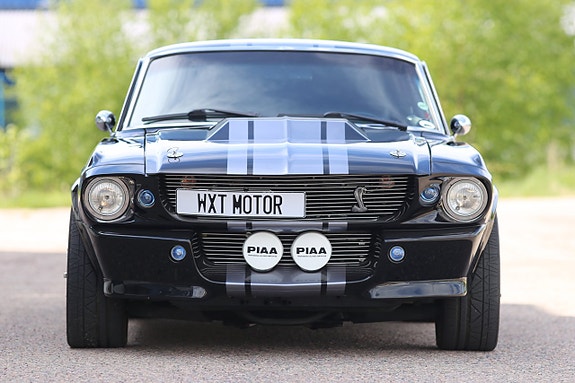 Ford Mustang 2 of 5