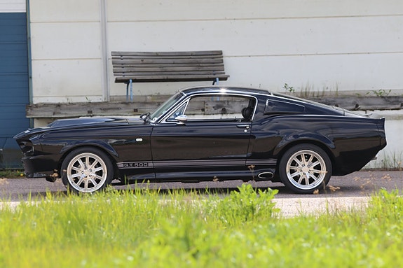 Ford Mustang 15 of 18