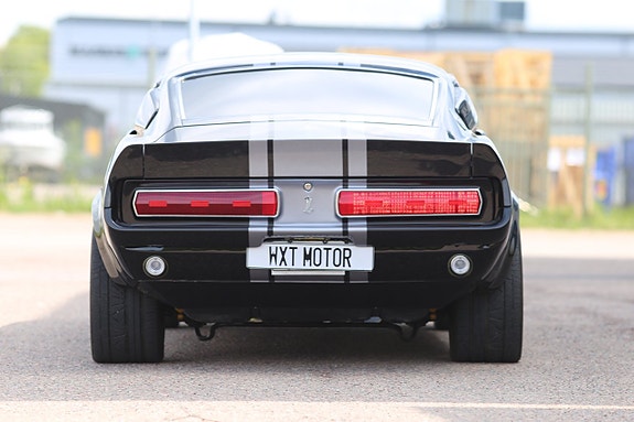 Ford Mustang 8 of 18