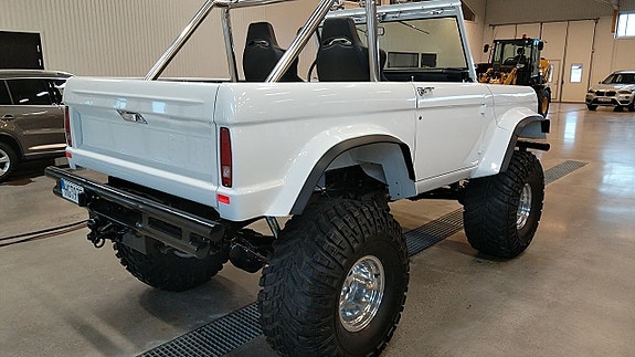 Ford Bronco 8 of 10