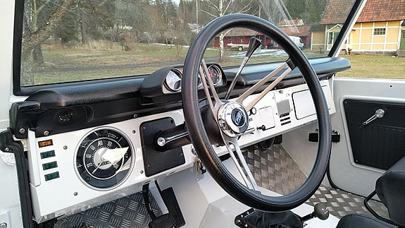 Ford Bronco 4 of 10