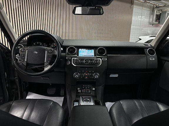 Land Rover Discovery 4 18 of 28
