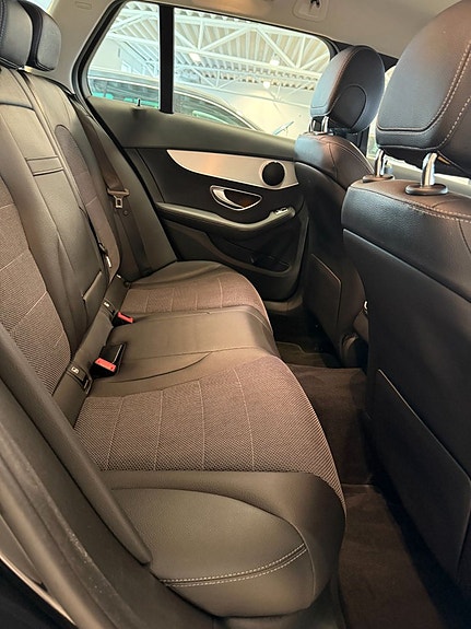 Mercedes-Benz C200 10 of 13