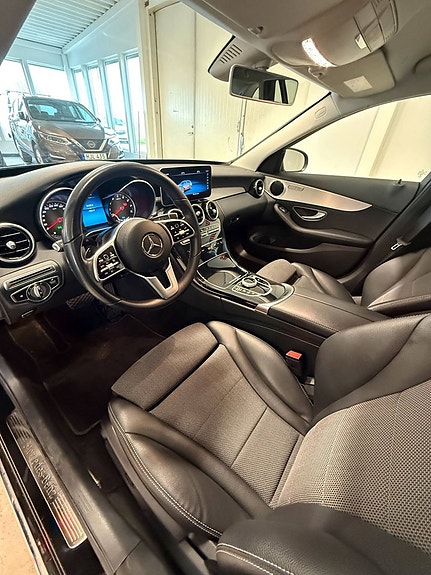 Mercedes-Benz C200 6 of 13