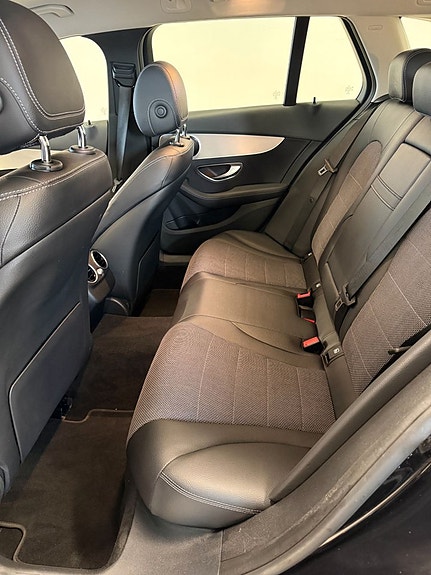 Mercedes-Benz C200 9 of 13