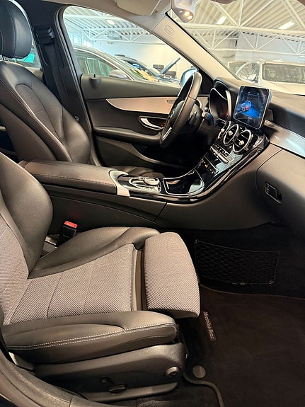 Mercedes-Benz C200 7 of 13