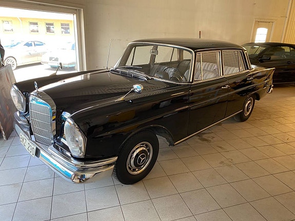 Mercedes-Benz 220 S
