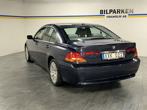 BMW 735i 4 of 5