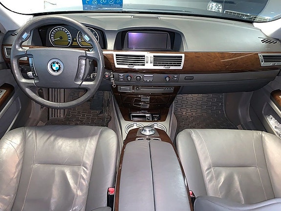BMW 735i 5 of 5