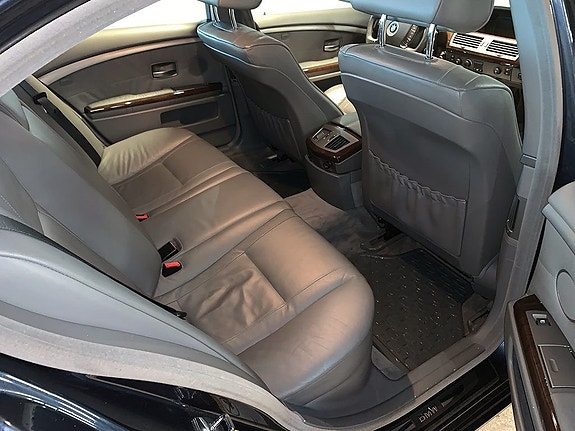 BMW 735i 6 of 6