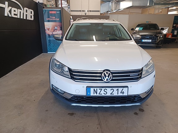 Volkswagen Passat Alltrack 2 of 5