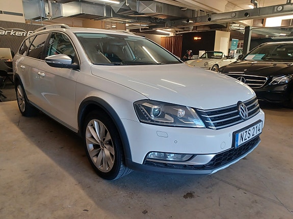 Volkswagen Passat Alltrack 3 of 5
