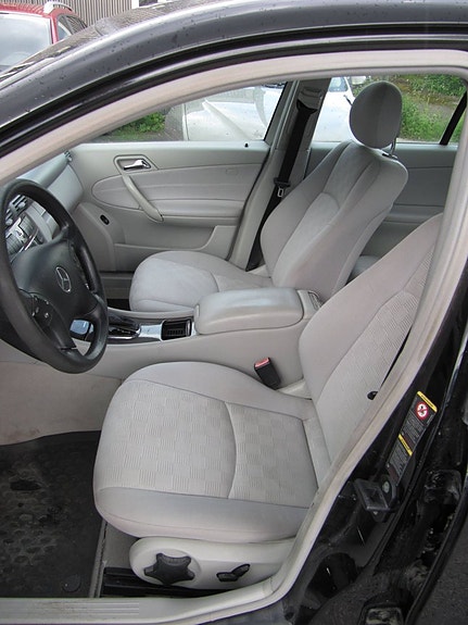 Mercedes-Benz C180 7 of 14