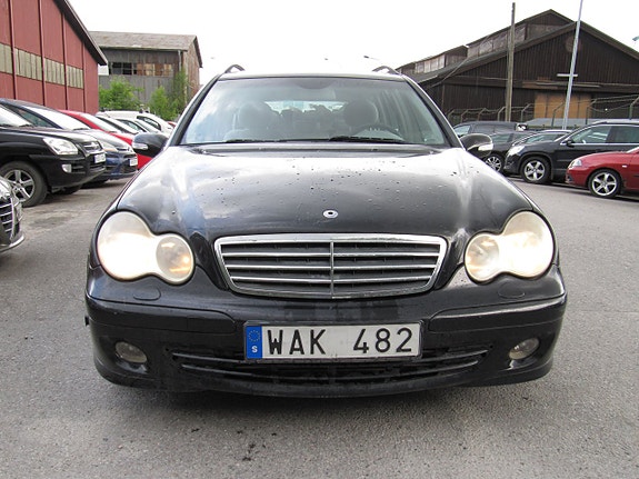 Mercedes-Benz C180 2 of 5