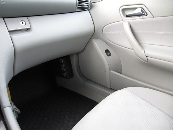 Mercedes-Benz C180 10 of 14
