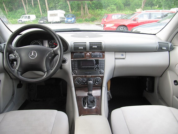 Mercedes-Benz C180 6 of 14